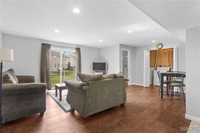 5534 Wavecrest Circle, St Charles, MO 63304