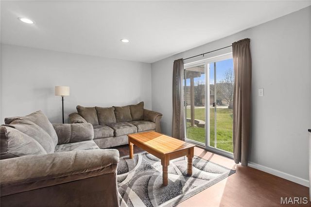 5534 Wavecrest Circle, St Charles, MO 63304