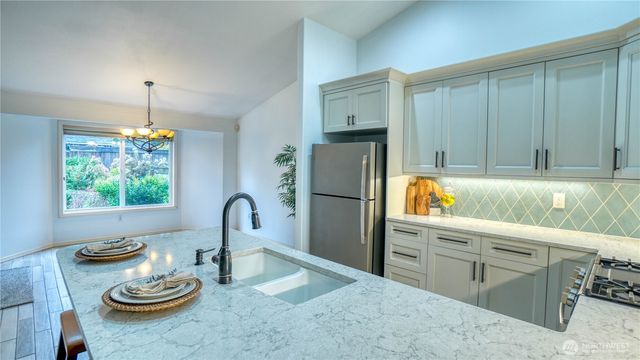 6215 59th Avenue Ct W, University Place, WA 98467