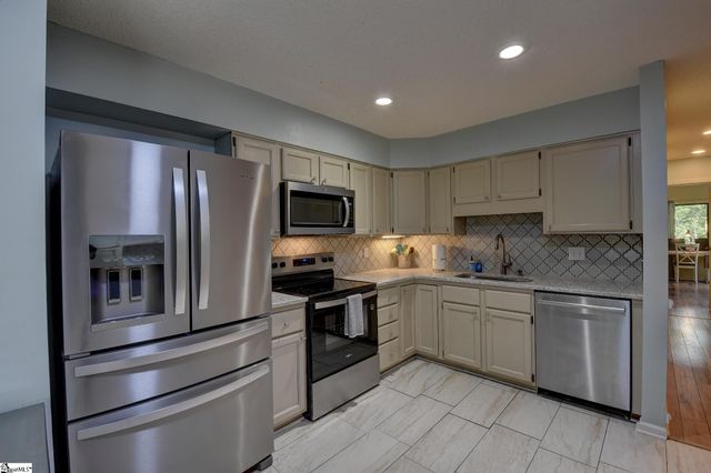 210 Harbor Cove Drive, Salem, SC 29676