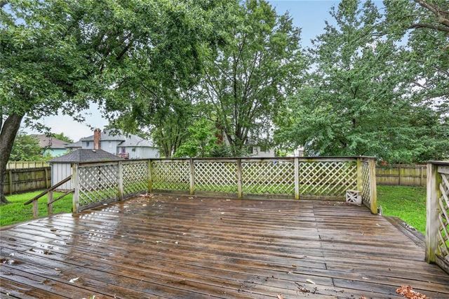 1113 S Valley Road, Olathe, KS 66061