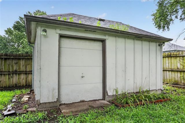 1113 S Valley Road, Olathe, KS 66061