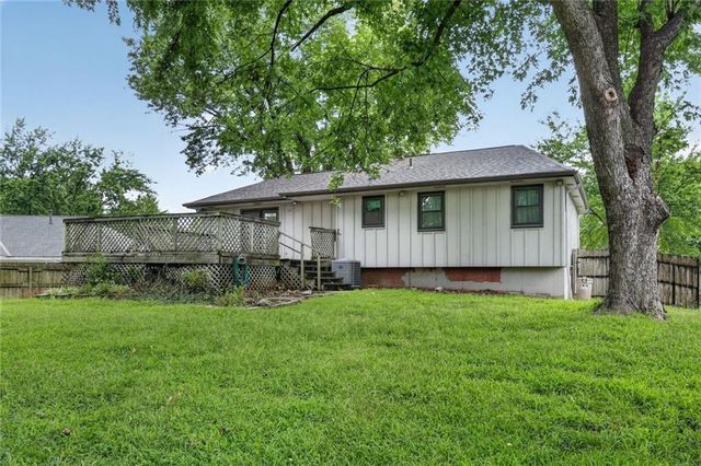 1113 S Valley Road, Olathe, KS 66061