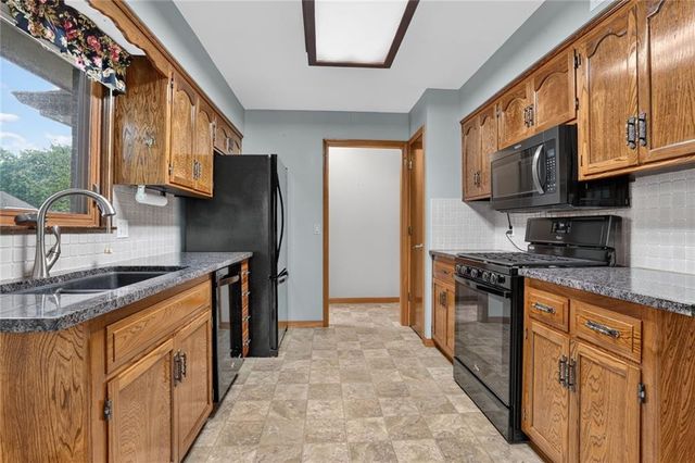 1113 S Valley Road, Olathe, KS 66061