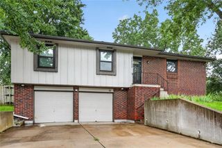 1113 S Valley Road, Olathe, KS 66061