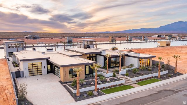 4242 S WAKE ST, Hurricane, UT 84737