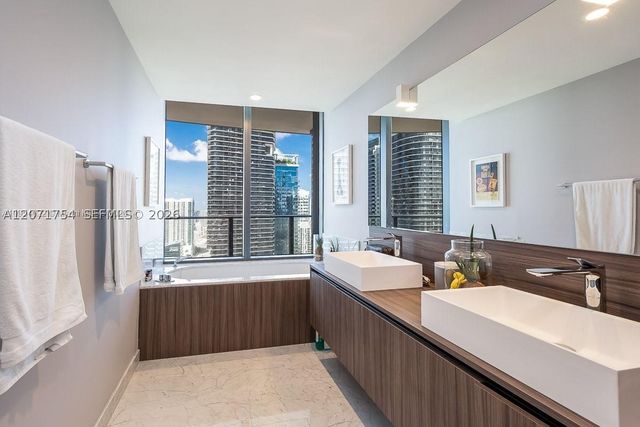 1000 Brickell Plz 3512, Miami, FL 33131