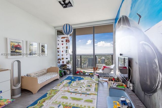 1000 Brickell Plz 3512, Miami, FL 33131