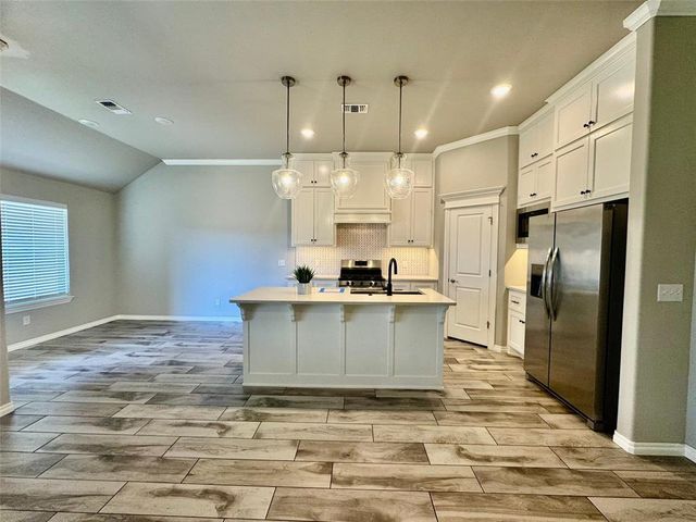 8913 Poppey Place, Yukon, OK 73099