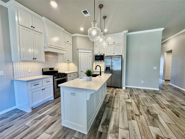 8913 Poppey Place, Yukon, OK 73099