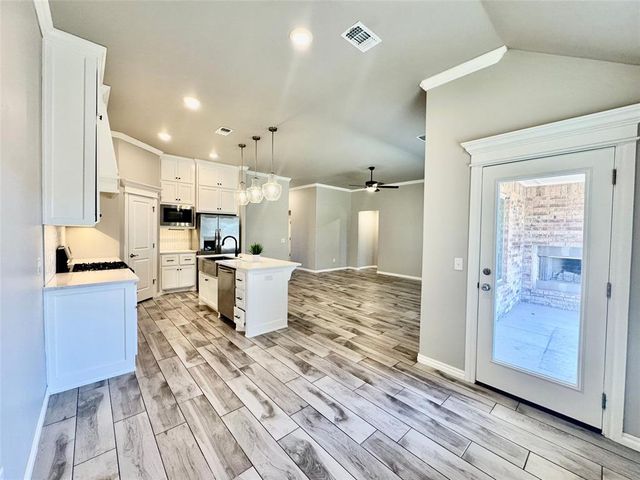 8913 Poppey Place, Yukon, OK 73099