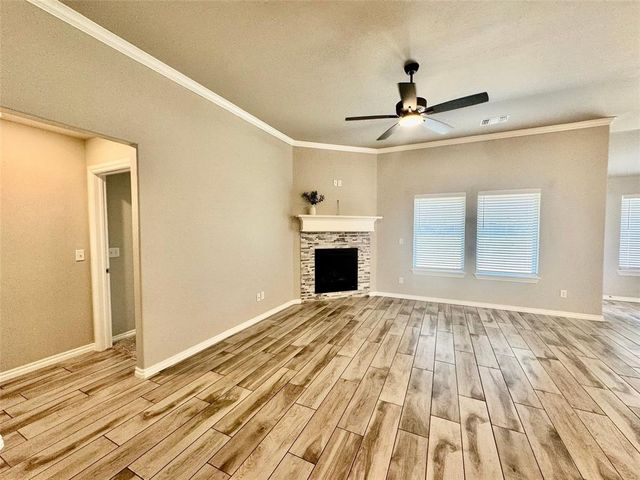 8913 Poppey Place, Yukon, OK 73099