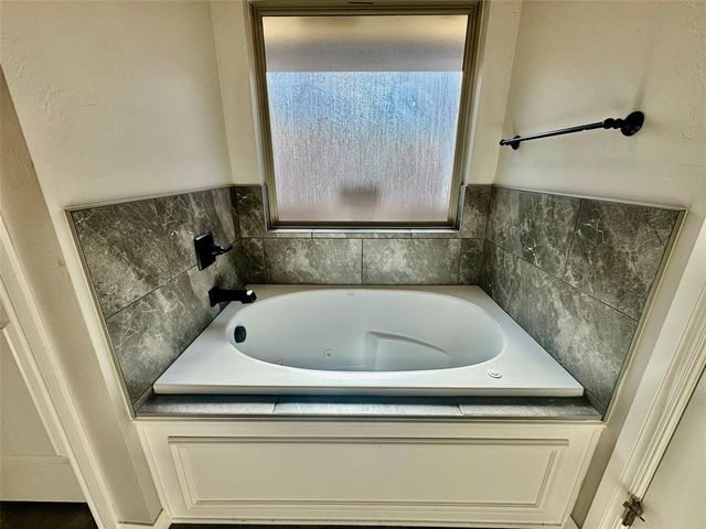 8913 Poppey Place, Yukon, OK 73099