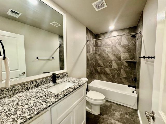 8913 Poppey Place, Yukon, OK 73099