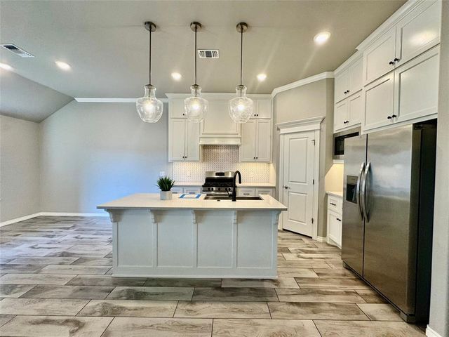 8913 Poppey Place, Yukon, OK 73099