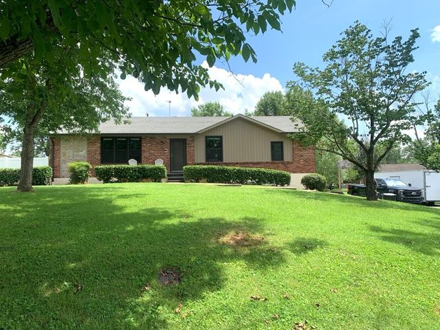 4009 Knud Dr, Columbia, TN 38401
