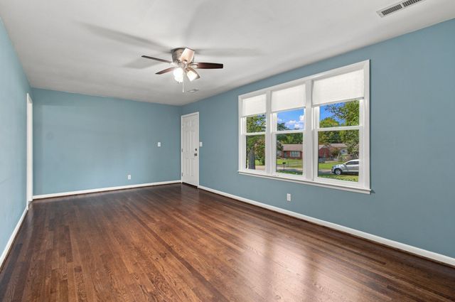 4009 Knud Dr, Columbia, TN 38401