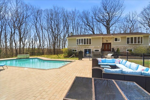 263 Oyster Bay Road, Mill Neck, NY 11765