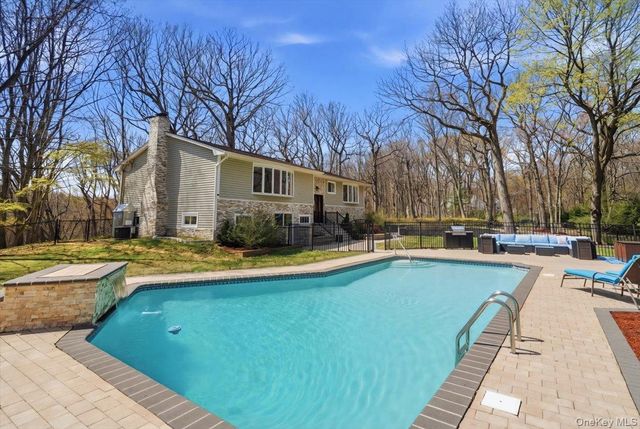 263 Oyster Bay Road, Mill Neck, NY 11765