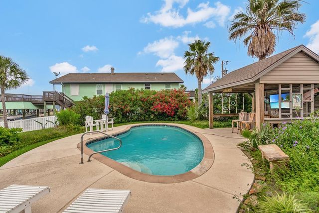 1302 Tiki Drive, Tiki Island, TX 77554