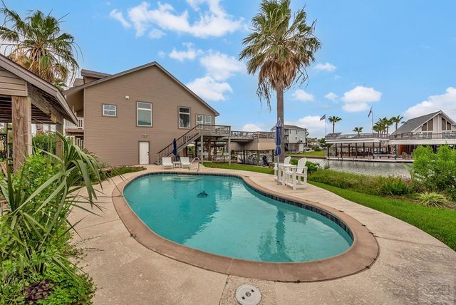 1302 Tiki Drive, Tiki Island, TX 77554