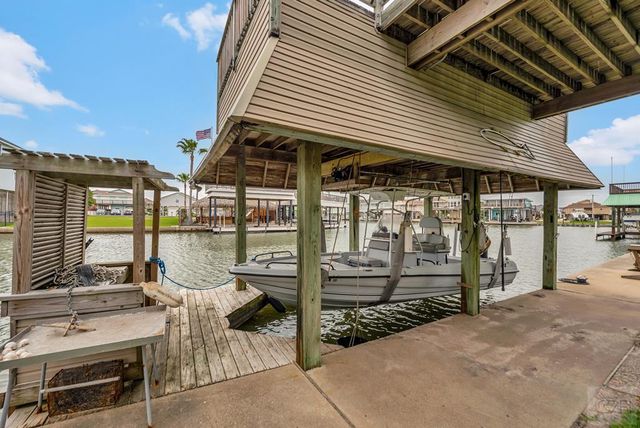 1302 Tiki Drive, Tiki Island, TX 77554