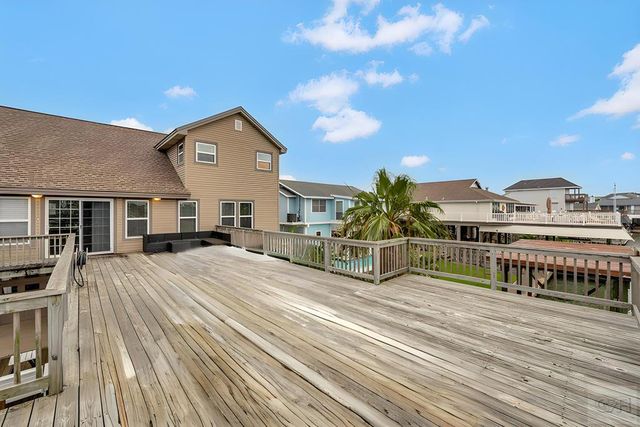 1302 Tiki Drive, Tiki Island, TX 77554