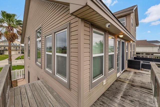 1302 Tiki Drive, Tiki Island, TX 77554