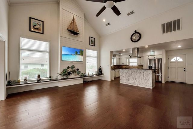 1302 Tiki Drive, Tiki Island, TX 77554
