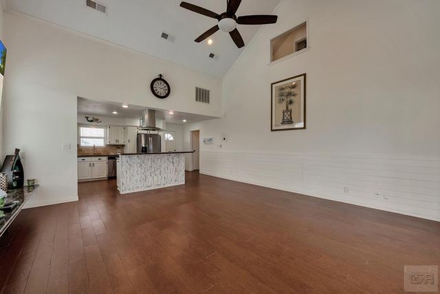 1302 Tiki Drive, Tiki Island, TX 77554