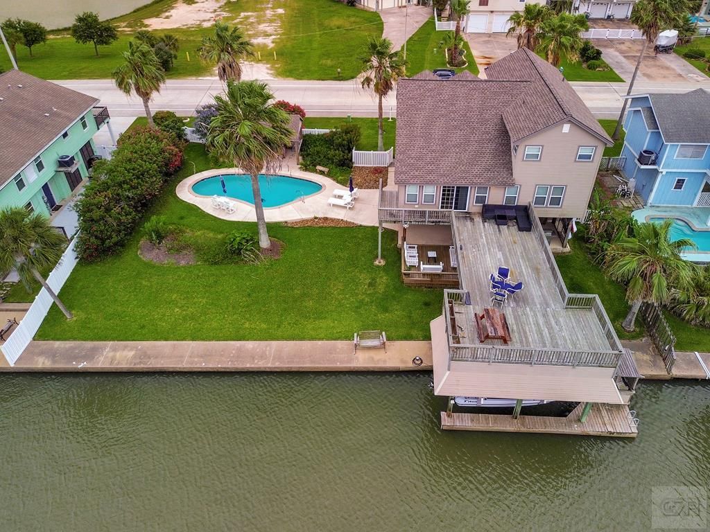 1302 Tiki Drive, Tiki Island, TX 77554