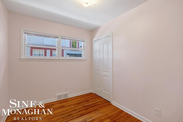 1793 Roslyn Road, Grosse Pointe Woods, MI 48236