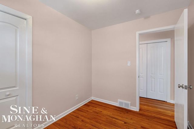 1793 Roslyn Road, Grosse Pointe Woods, MI 48236