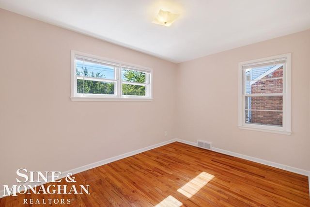 1793 Roslyn Road, Grosse Pointe Woods, MI 48236