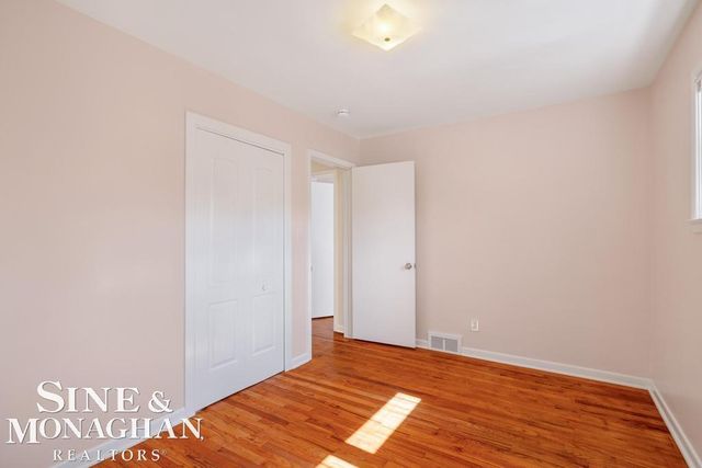 1793 Roslyn Road, Grosse Pointe Woods, MI 48236