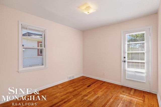 1793 Roslyn Road, Grosse Pointe Woods, MI 48236