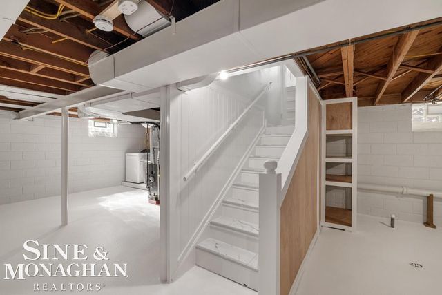 1793 Roslyn Road, Grosse Pointe Woods, MI 48236