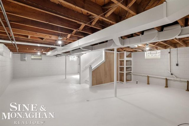 1793 Roslyn Road, Grosse Pointe Woods, MI 48236