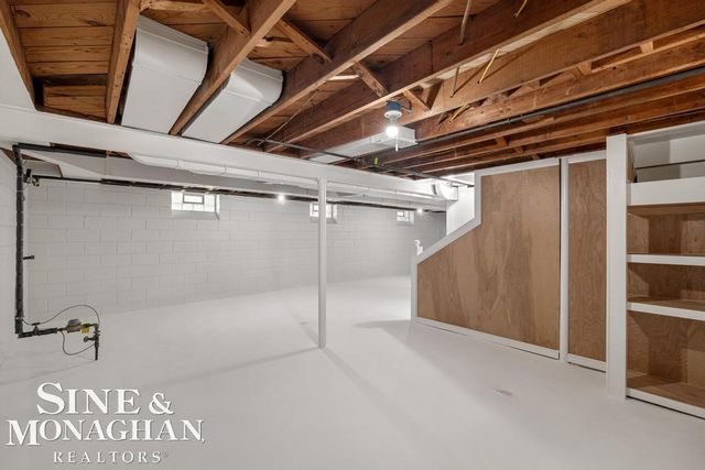 1793 Roslyn Road, Grosse Pointe Woods, MI 48236