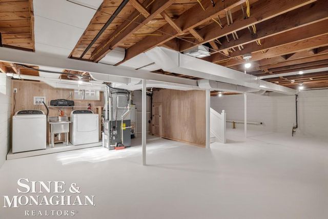 1793 Roslyn Road, Grosse Pointe Woods, MI 48236