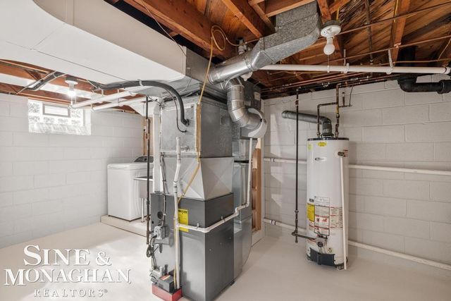 1793 Roslyn Road, Grosse Pointe Woods, MI 48236