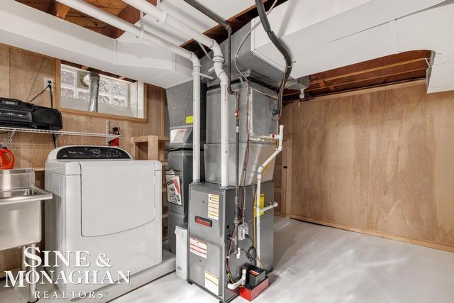 1793 Roslyn Road, Grosse Pointe Woods, MI 48236