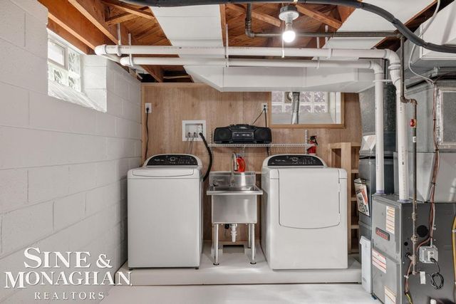 1793 Roslyn Road, Grosse Pointe Woods, MI 48236