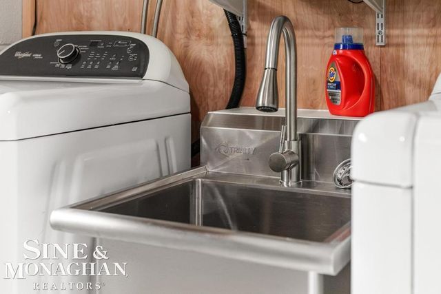 1793 Roslyn Road, Grosse Pointe Woods, MI 48236