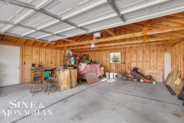 1793 Roslyn Road, Grosse Pointe Woods, MI 48236