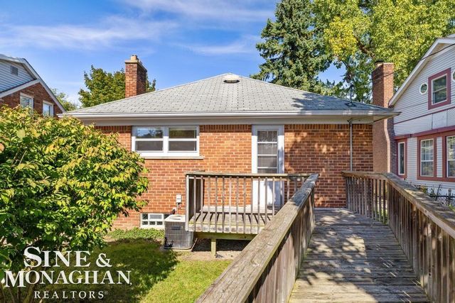 1793 Roslyn Road, Grosse Pointe Woods, MI 48236