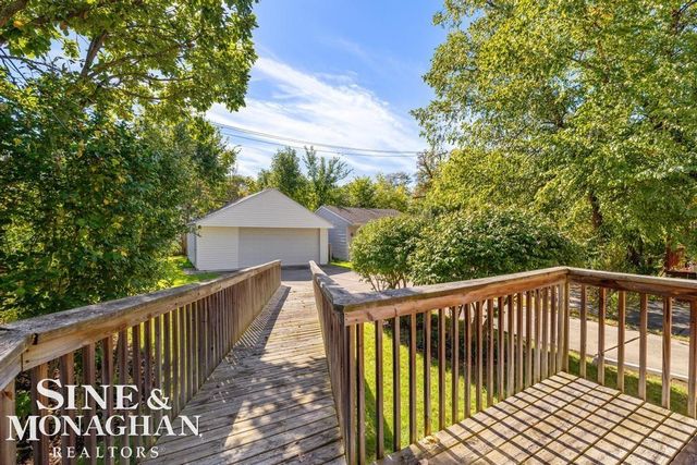 1793 Roslyn Road, Grosse Pointe Woods, MI 48236