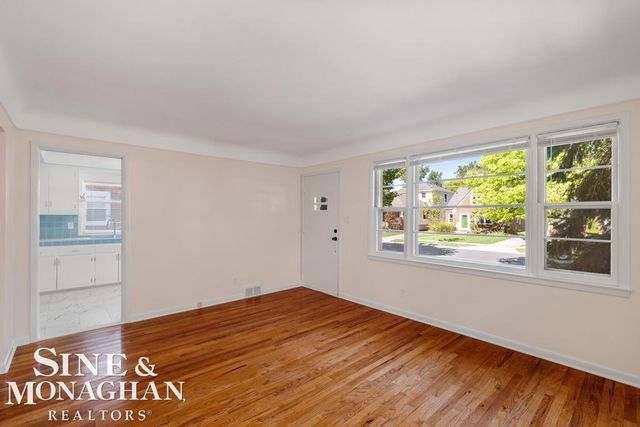 1793 Roslyn Road, Grosse Pointe Woods, MI 48236