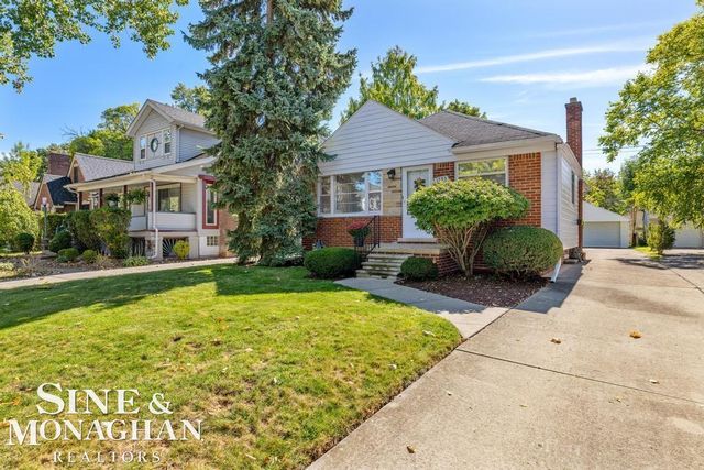 1793 Roslyn Road, Grosse Pointe Woods, MI 48236