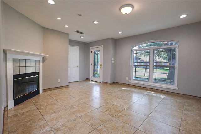 815 Valleycreek Road, Mesquite, TX 75181